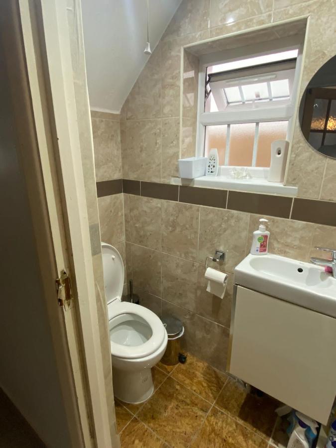 Comfortable Single Bedroom With Free On Site Parking Кінгстон-на-Темзі Екстер'єр фото