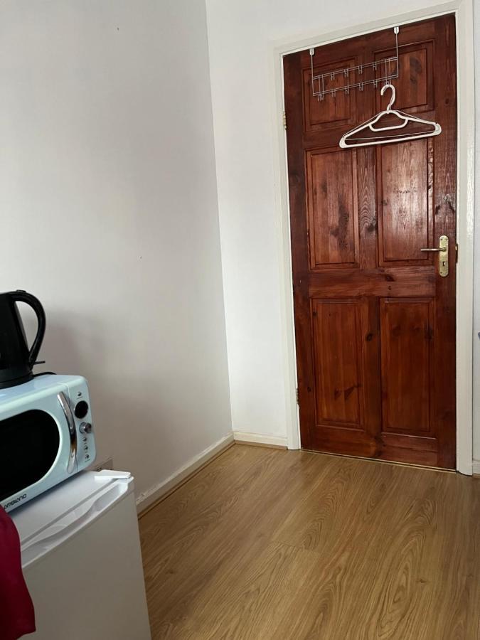 Comfortable Single Bedroom With Free On Site Parking Кінгстон-на-Темзі Екстер'єр фото