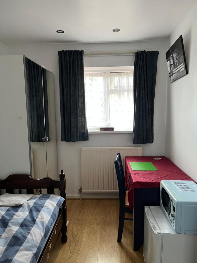 Comfortable Single Bedroom With Free On Site Parking Кінгстон-на-Темзі Екстер'єр фото