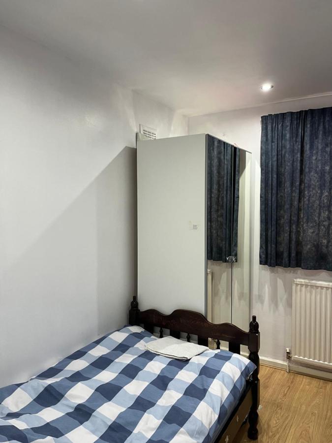 Comfortable Single Bedroom With Free On Site Parking Кінгстон-на-Темзі Екстер'єр фото
